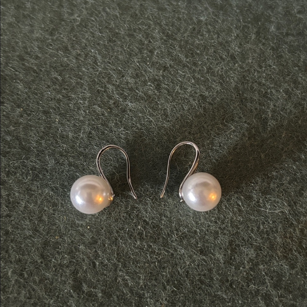 🐩 {PRICE FIRM} Minimalist Pearl Drop Earrings - Picture 3 of 4